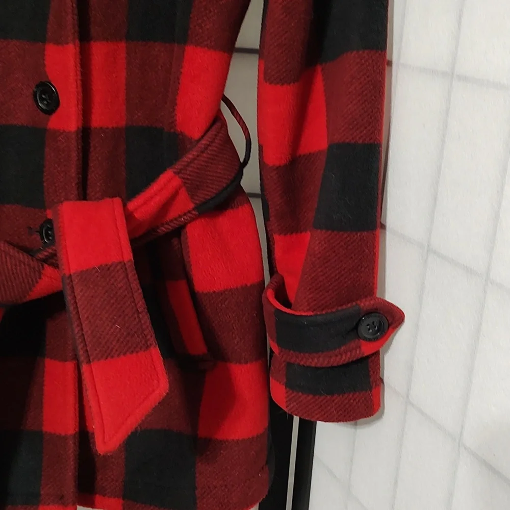Red & Black Buffalo Plaid Ike Behar Fleece Coat with Belt sz Small - Picture 5 of 7